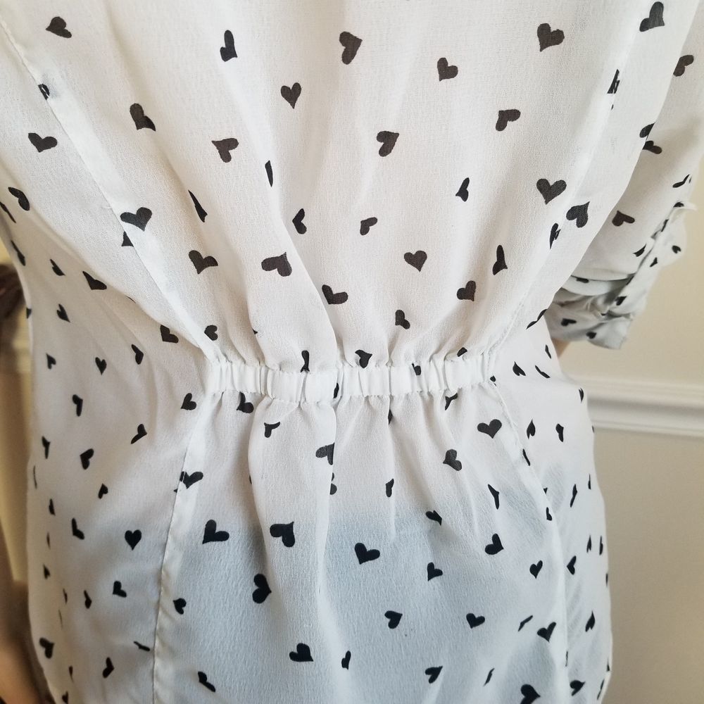 Derek Heart Collared Button Up Heart Pattern Top M - Picture 4 of 8